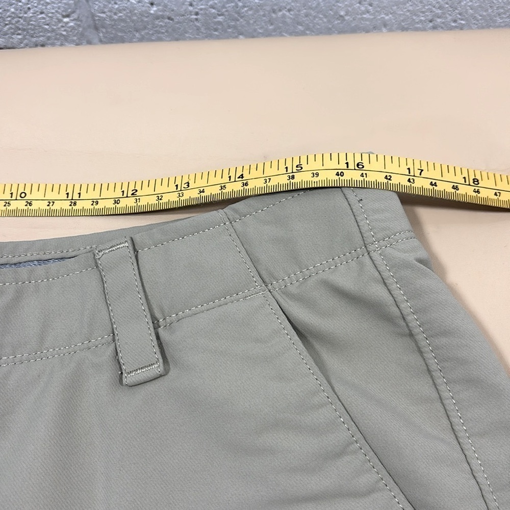 Under armour loose style golf shorts​​​​​​ - Picture 6 of 13